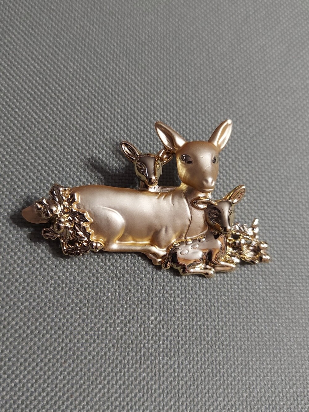 Danecraft Vintage Polished & Textured Gold Tone/Doe & Fawn Brooch/Pin